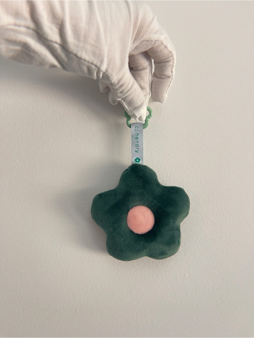 CJ Hendry x Henderson Land plush flower keychain - Picture 2 of 2